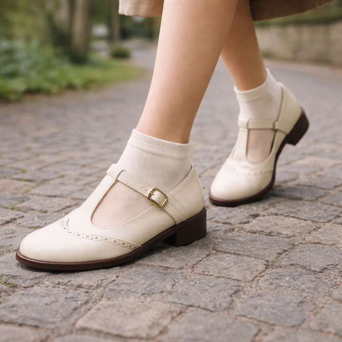 Women's Mary Jane shoes | T-strap, low heel | Brogue detail